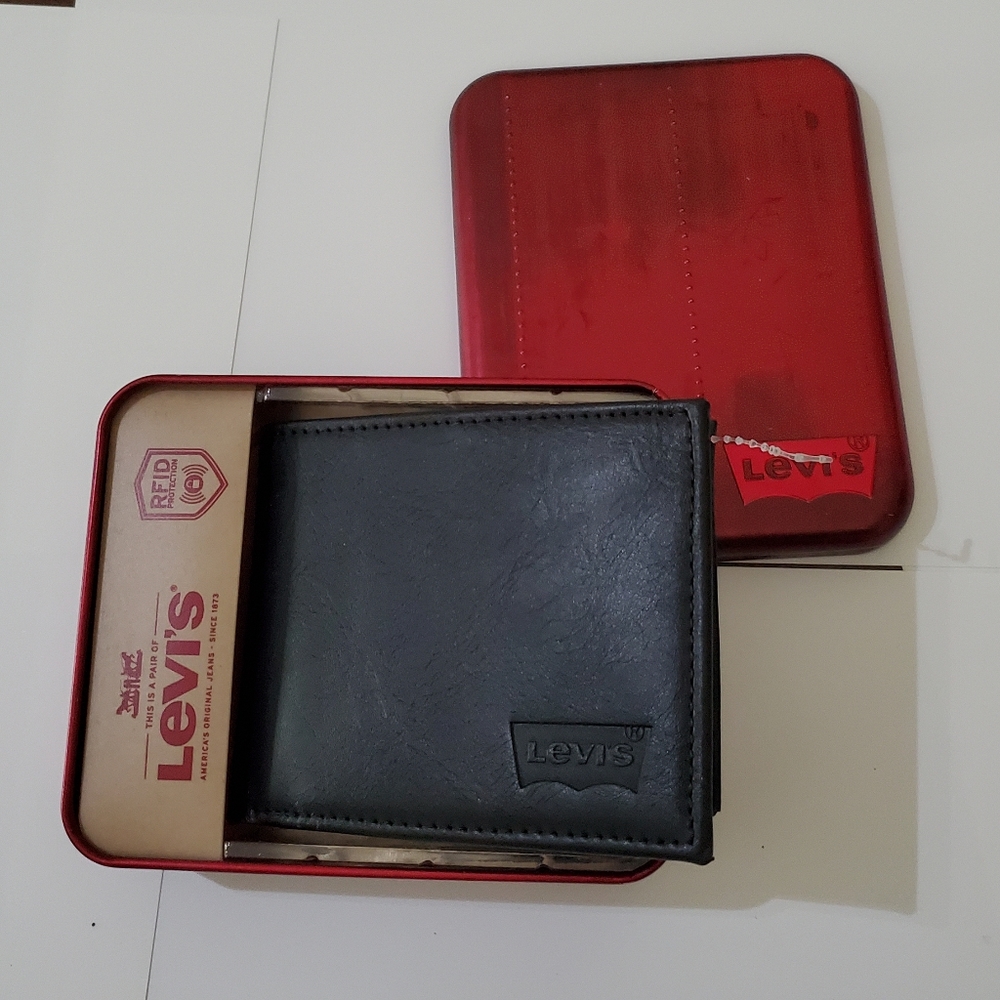 🤩New in box Levi's black mens wallet - Picture 1 of 10